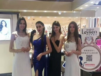 禮儀在商業(yè)活動(dòng)中的多樣化應(yīng)用與地域特色